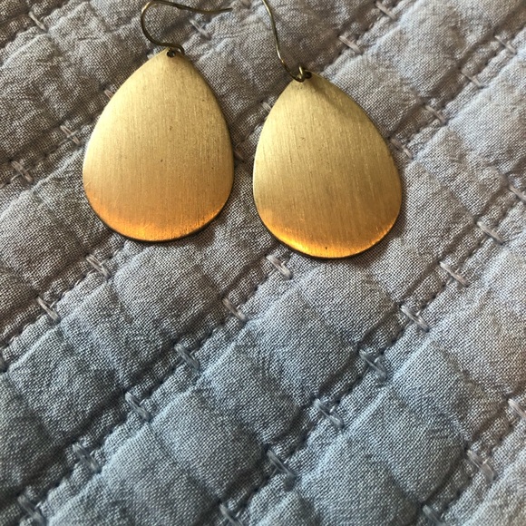 Gold tear drop earrings - Picture 2 of 4